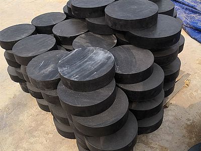 鄂温克板式橡胶支座由若干层橡胶片与薄钢板经加压硫化